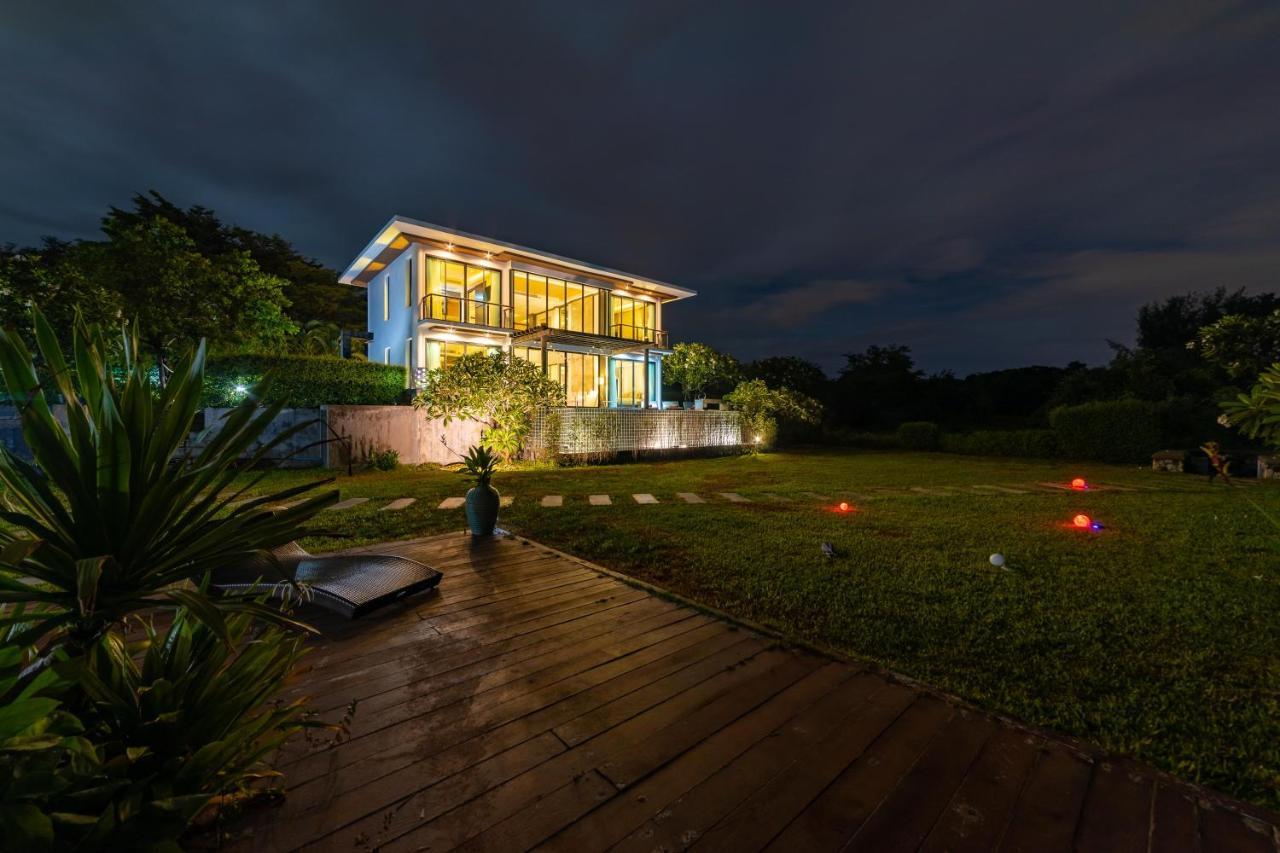 Villaer Beachfront Modern 4 Bedroom Pool - Rv