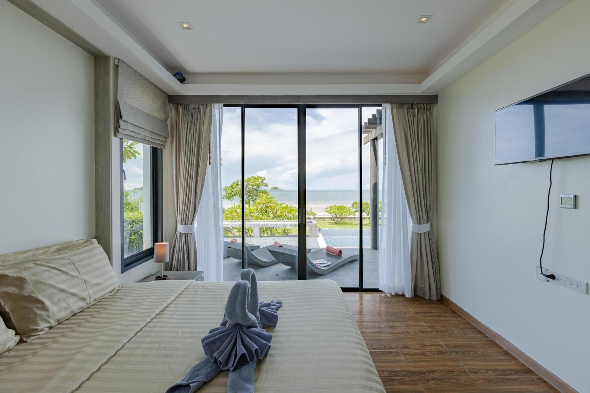 Beachfront Modern 4 Bedroom Pool - Rv Hua Hin