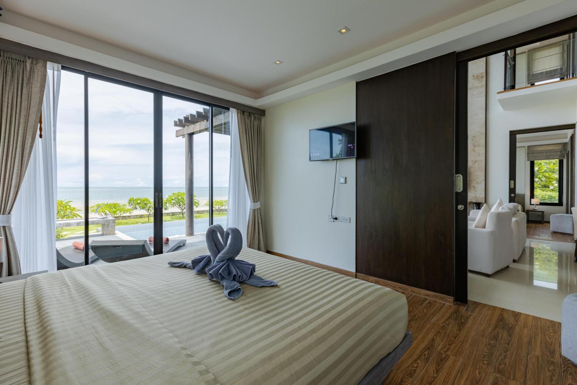 Villaer Beachfront Modern 4 Bedroom Pool - Rv *