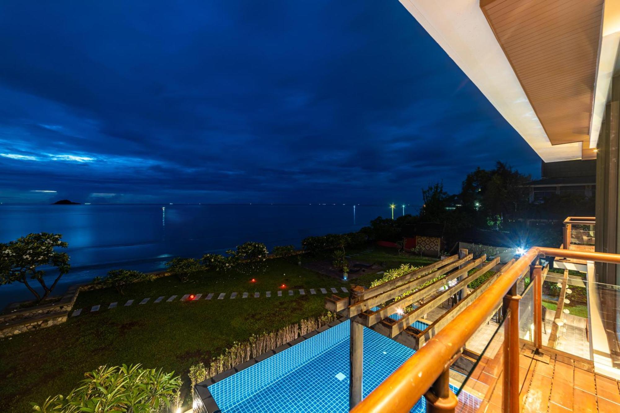 Beachfront Modern 4 Bedroom Pool - Rv Villaer *