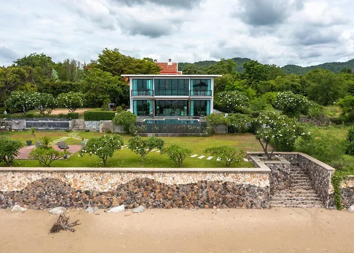 Beachfront Modern 4 Bedroom Pool Villa - Rv