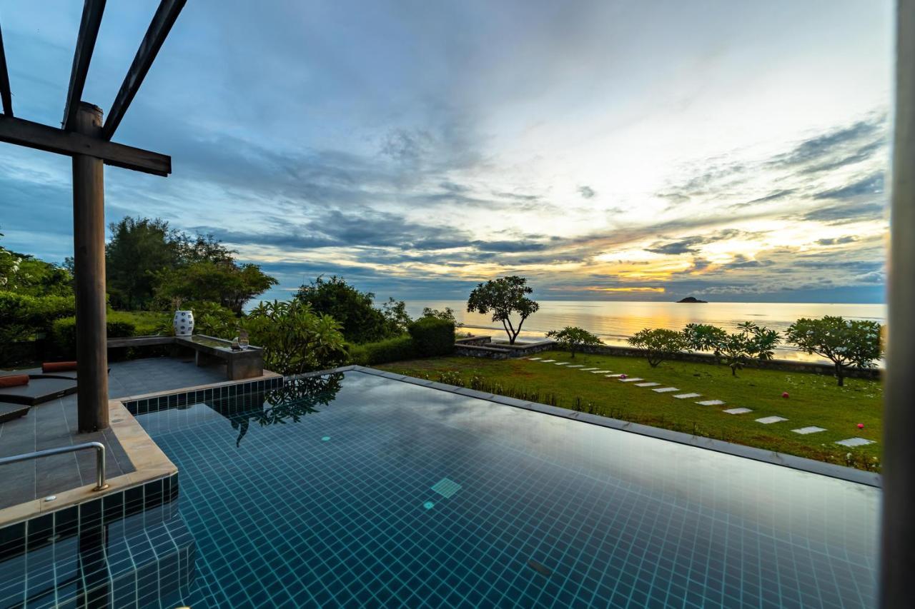 Beachfront Modern 4 Bedroom Pool - Rv *