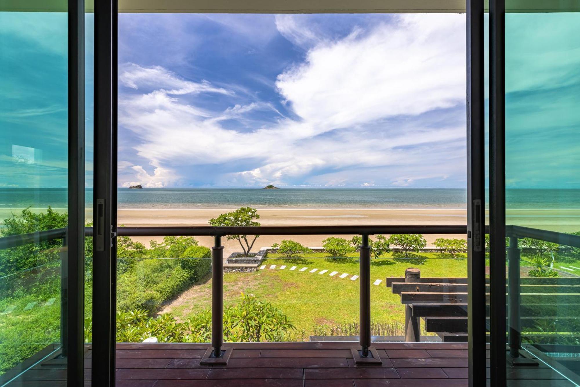 Beachfront Modern 4 Bedroom Pool - Rv Pousada