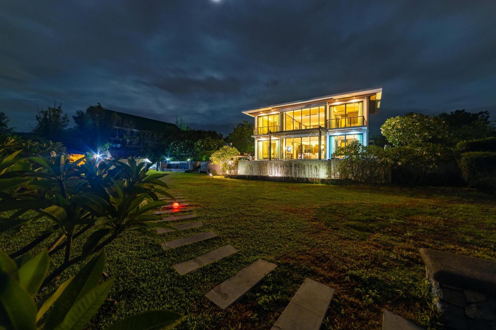 Beachfront Modern 4 Bedroom Pool - Rv Hua Hin
